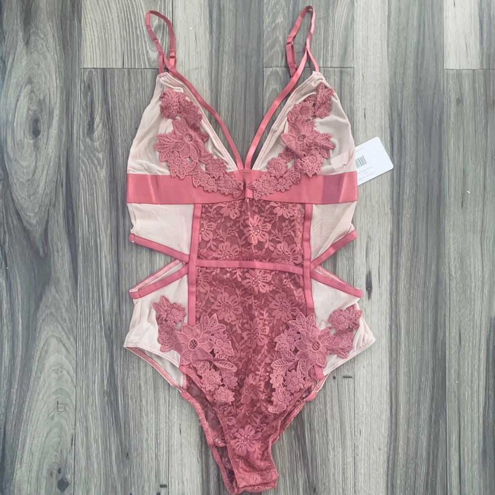 Lingerie bodysuit